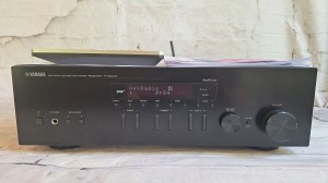 Yamaha R-N303D Amplituner Stereo 2x140W z Systemem MusicCast Wi-Fi i Bluetooth